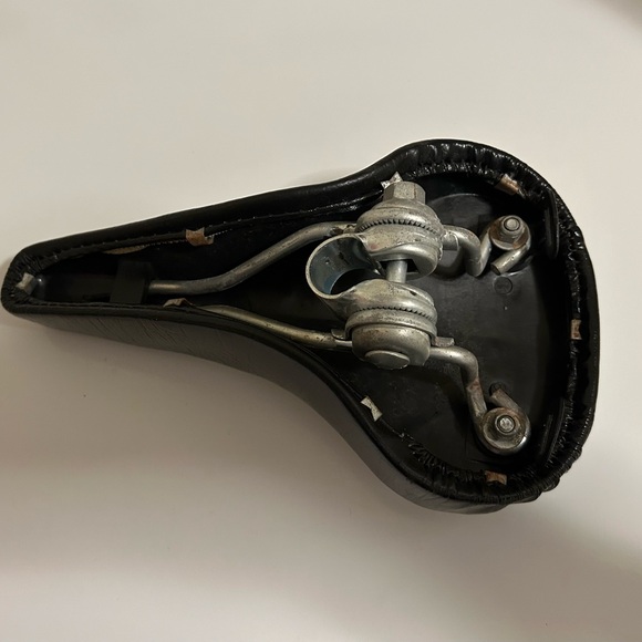 Bike seat - Picture 2 of 2
